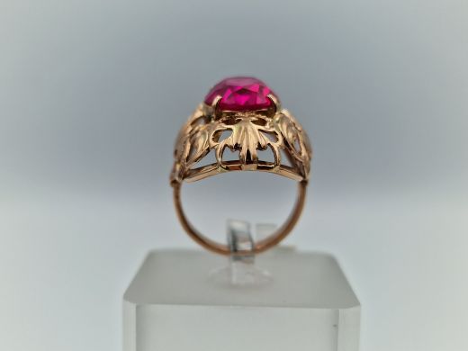 Zelta gredzens ar koraļļi, 6.92 g, izm. 16