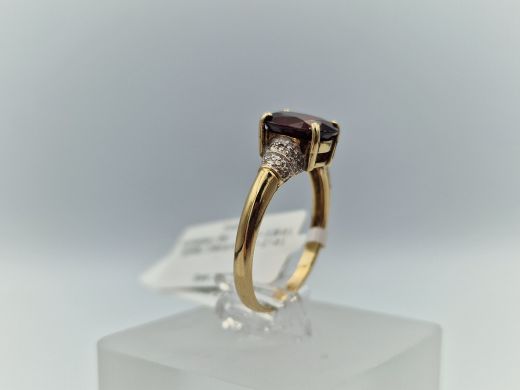Zelta gredzens ar granātu, 2.41 g, izm. 17.5