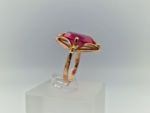 Золотое кольцо с кораллом, 4.27 г, разм. 17.5