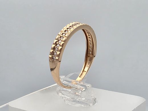 Gold ring with zircon