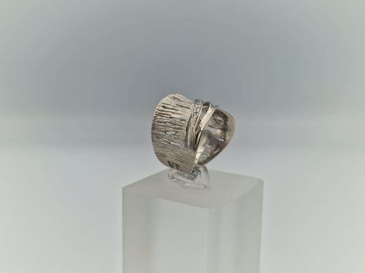 Золотое кольцо с цирконом, 6.6 г, разм. 17.5