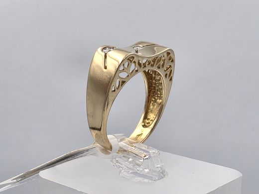 Gold ring with diamond, 4.49 g, size 17