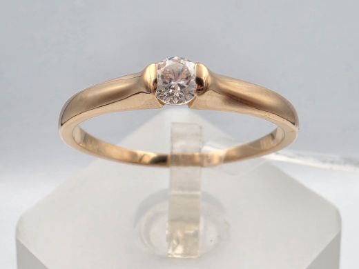 Gold ring with zircon