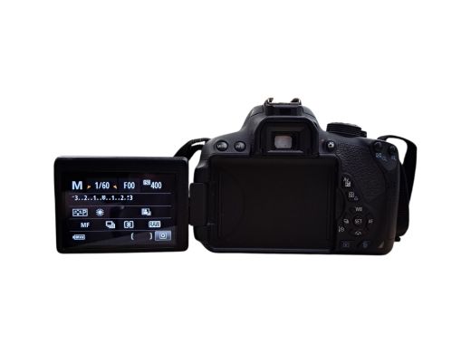 Canon Eos 700D (Bez Objektīva)