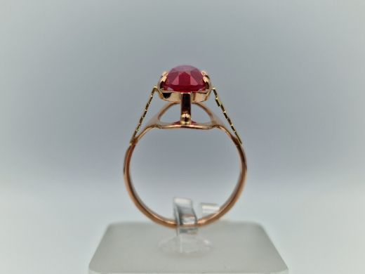 Zelta gredzens ar koraļļi, 4.84 g, izm. 19