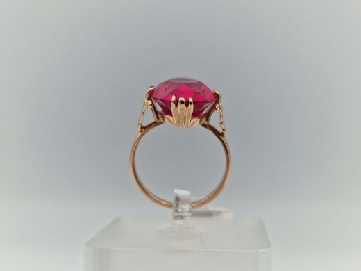 Zelta gredzens ar koraļļi, 5.54 g, izm. 16.5