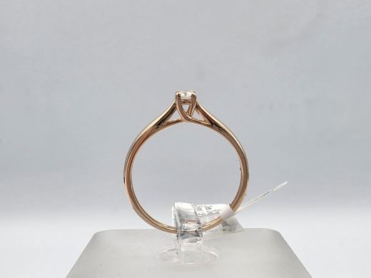 Золотое кольцо с бриллиантом, 1.36 г, разм. 16