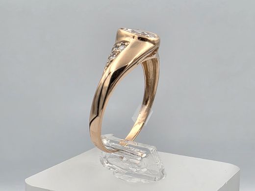 Gold ring with zircon, 2.43 g, size 18.5