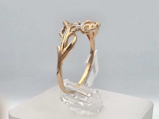 Gold ring with zircon