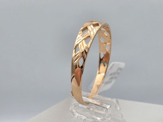 Gold ring, 0.96 g, size 17