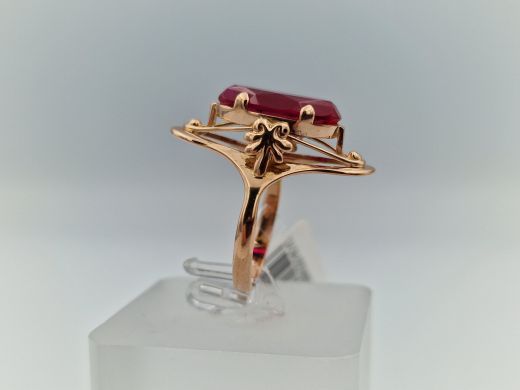 Zelta gredzens ar koraļļi, 4.23 g, izm. 16