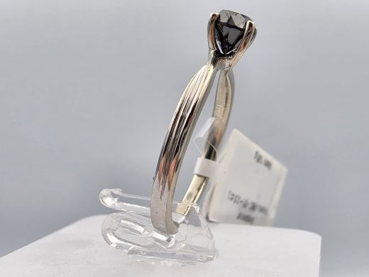 Gold ring with diamond, 1.95 g, size 16