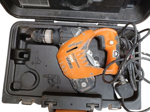 Revolver perforators 