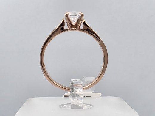 Gold ring with zircon