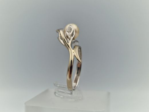 Золотое кольцо с бриллиантом, 3.28 г, разм. 17.5