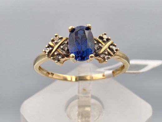 Gold ring with sapphire, 1.47 g, size 17