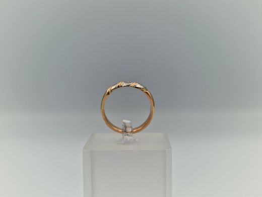 Золотое кольцо с бриллиантом, 3.14 г, разм. 17.5