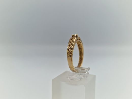 Золотое кольцо с цирконом, 2.32 г, разм. 16.8