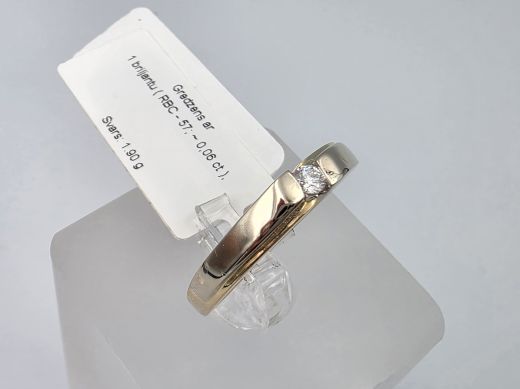 Gold ring with diamond, 1.90 g, size 16