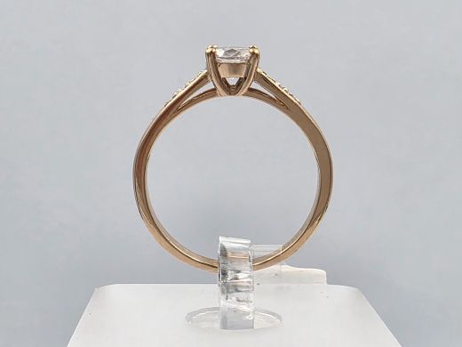 Gold ring with zircon