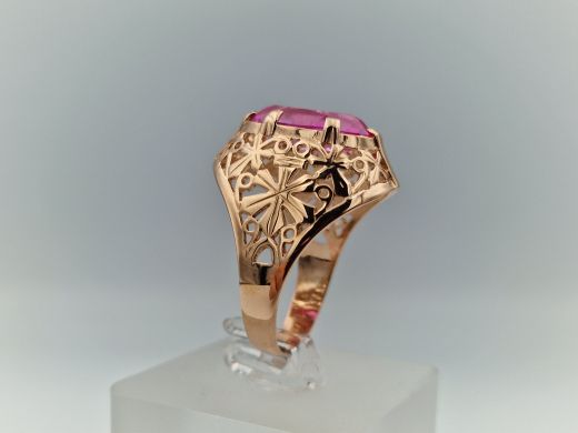 Zelta gredzens ar koraļļi, 6.52 g, izm. 19