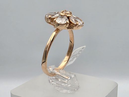 Gold ring with zircon, 3.76 g, size 16.5