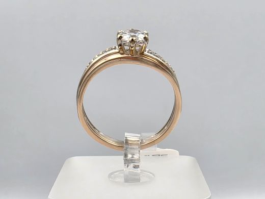 Gold ring with zircon, 3.89 g, size 19.5