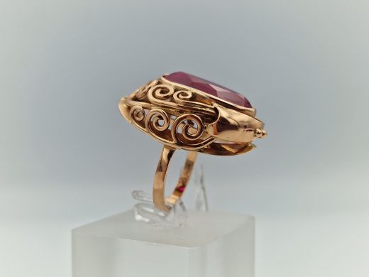 Золотое кольцо с кораллом, 10.44 г, разм. 17.5