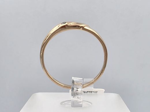 Gold ring with zircon