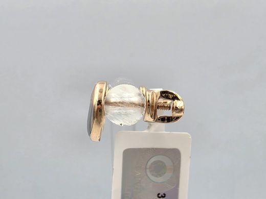 Gold earrings with diamonds