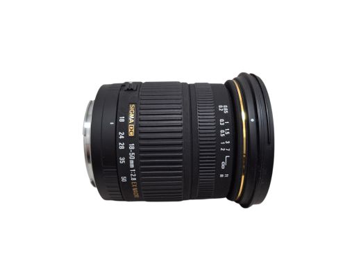 Sigma 18-50mm f/2.8 EX MACRO 
