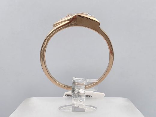 Gold ring with zircon
