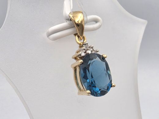 Gold pendant with diamond and topaz, 0.96 g