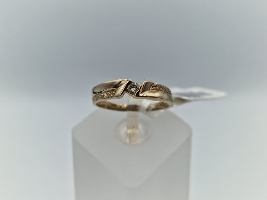 Zelta gredzens ar briljantu, 2.19 g, izm. 17.5