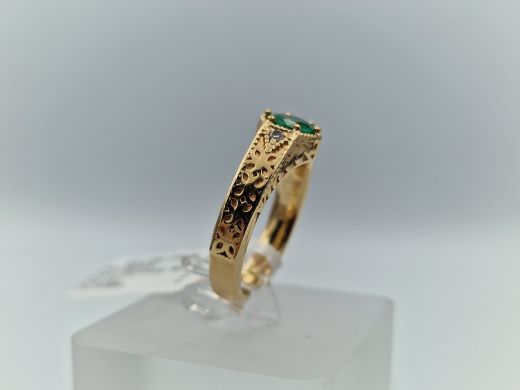 Zelta gredzens ar briljantu un smaragdu, 7.23 g, izm. 16.5