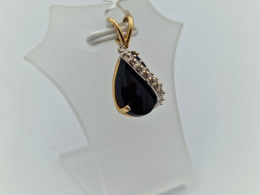 Золотой кулон с бриллиантом, 1.89 г