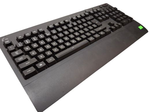 Logitech G213