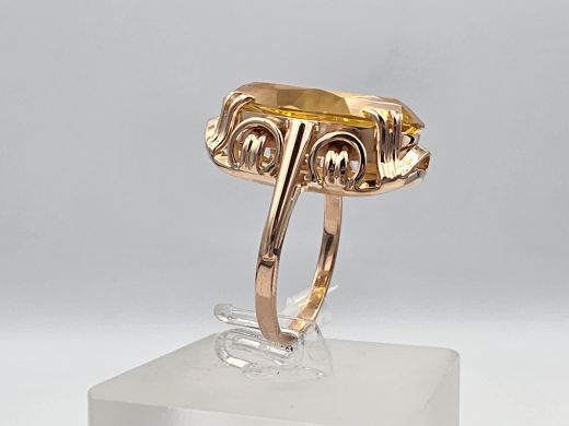 Золотое кольцо с цирконом, 8.09 г, разм. 18