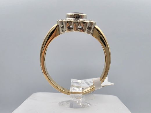Gold ring with diamond and sapphire, 4.96 g, size 17.5