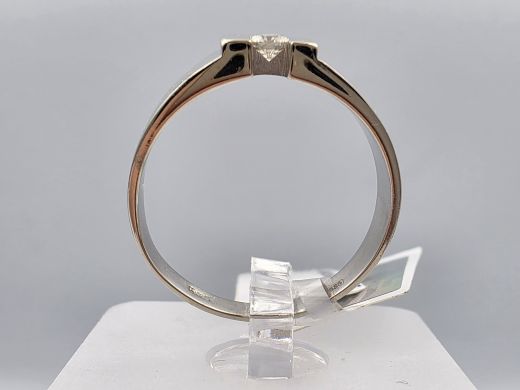Gold ring with diamonds