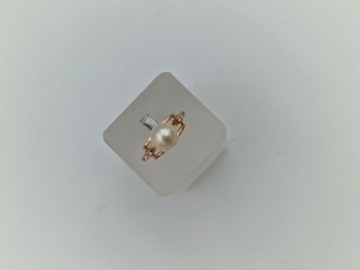 Золотое кольцо с цирконом, 2.32 г, разм. 16.5