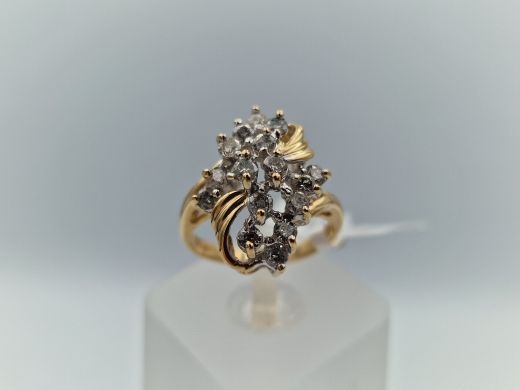 Zelta gredzens ar briljantu, 4.61 g, izm. 16.5