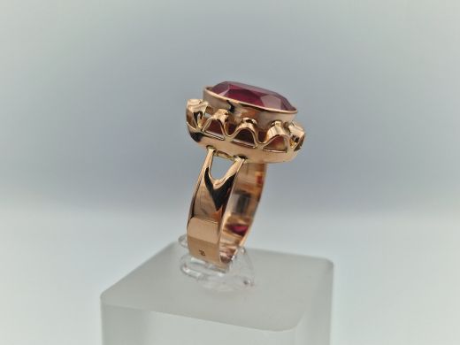 Zelta gredzens ar koraļļi, 6.6 g, izm. 19