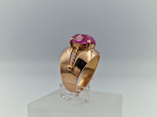 Zelta gredzens ar koraļļi, 4.9 g, izm. 16