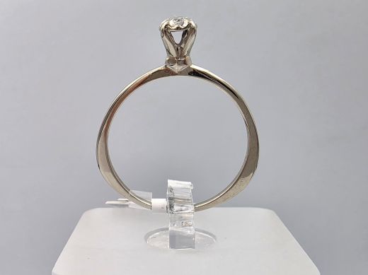 Gold ring with diamond, 1.75 g, size 18