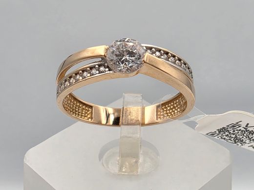 Gold ring with zircon