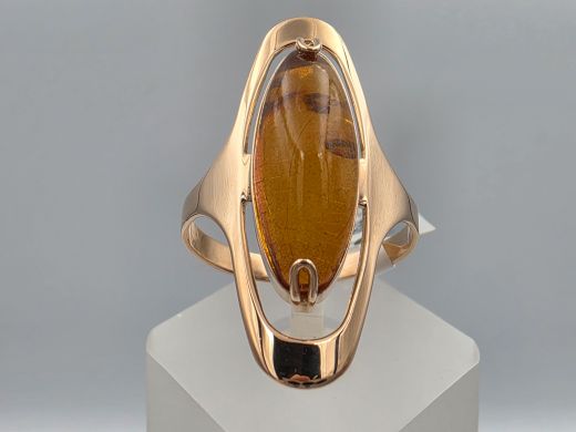 Gold ring with amber, 3.54 g, size 18.5