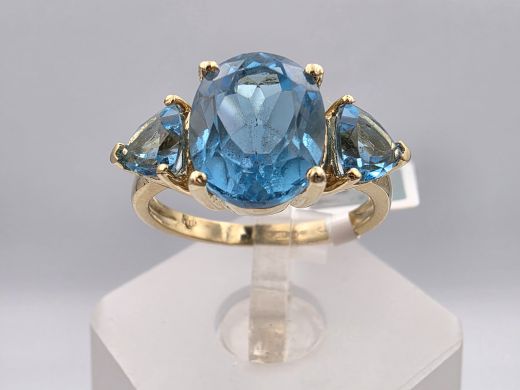 Gold ring with topaz, 3.53 g, size 16.5