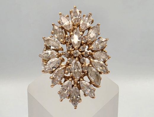 Gold ring with zircon, 9.26 g, size 17.5