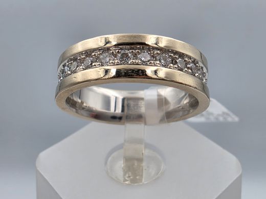 Gold ring with diamond, 7.05 g, size 17